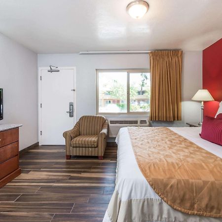 Ramada By Wyndham Near Seaworld / Mission Beach San Diego Eksteriør billede