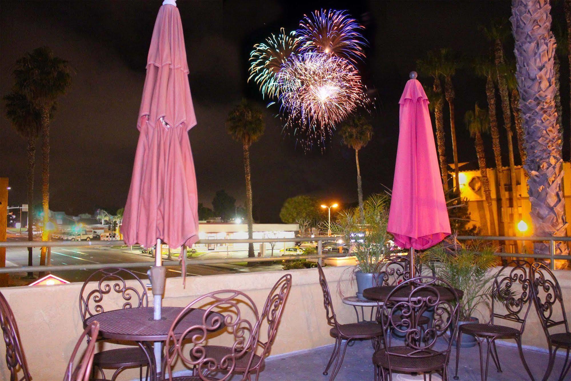 Ramada By Wyndham Near Seaworld / Mission Beach San Diego Eksteriør billede